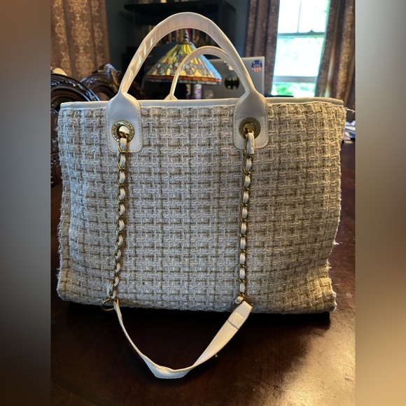 Designer inspired tweed handbag with attached zippered pouch - Picture 3 of 16